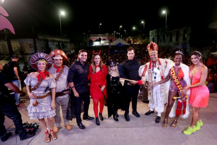André Bocão coloca seu “bloco” na rua e mostra grande popularidade pelos deodorenses