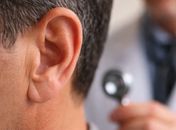 Dobra na orelha pode indicar risco cardíaco: entenda o que é o Sinal de Frank