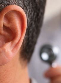 Dobra na orelha pode indicar risco cardíaco: entenda o que é o Sinal de Frank