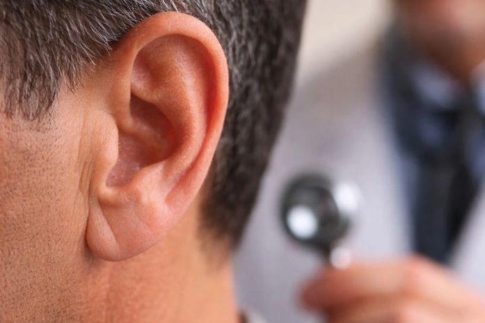 Dobra na orelha pode indicar risco cardíaco: entenda o que é o Sinal de Frank