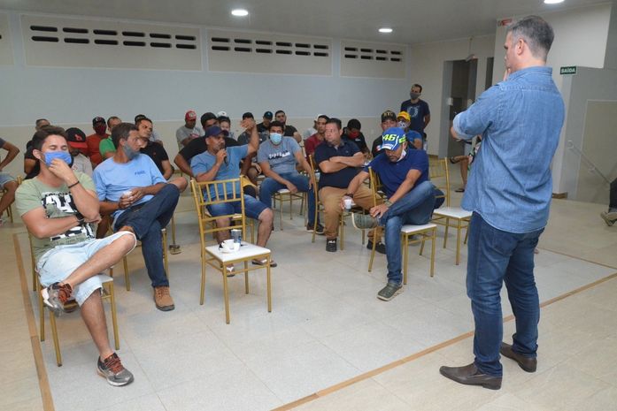 Em Coruripe, Maykon Beltrão inicia campanha ouvindo sociedade civil e organizada