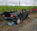 Colisão entre carro de passeio e táxi deixa duas pessoas presas às ferragens, em Marechal Deodoro