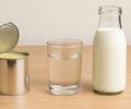 Leite condensado diluído vira leite? Vídeos virais levantam debate sobre valor nutricional