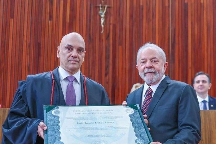 Lula e Alckmin são diplomados pelo TSE; posse é em 1º de janeiro