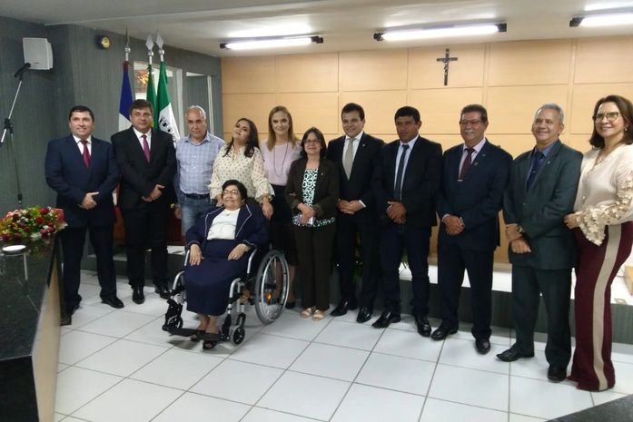 Câmara Municipal de Arapiraca concede dupla homenagem em sessão solene
