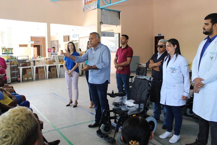 Complexo Tarcizo Freire realiza entrega de cadeiras de rodas a pacientes assistidos pela instituição