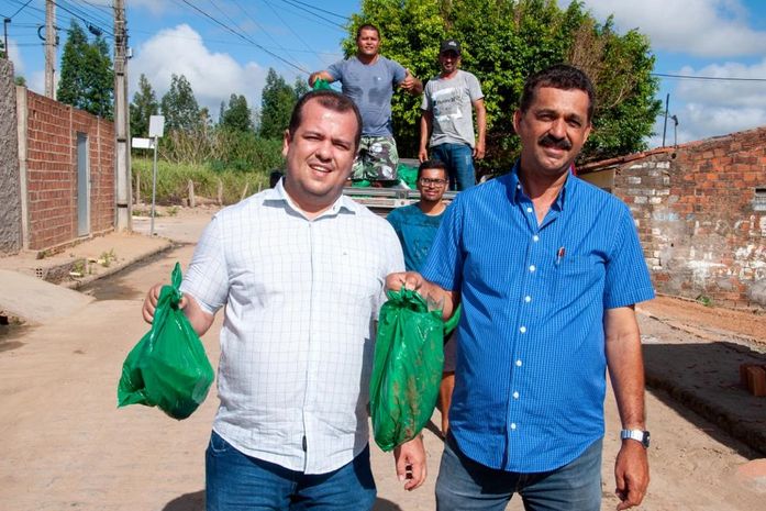 Prefeito Marlan Ferreira, realiza tradicional entrega de peixe para as famílias do município de Limoeiro de Anadia