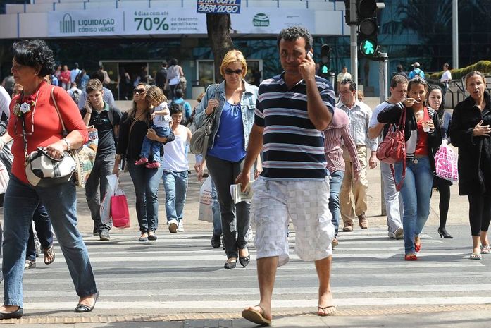 Taxa de desemprego fica em 12,2% no primeiro trimestre do ano