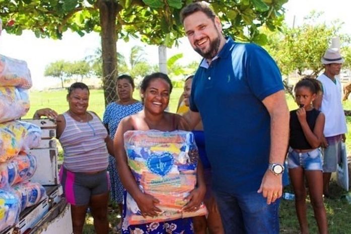 Secretaria de Educação de Piaçabuçu realiza distribuição de cestas básicas