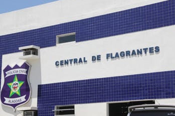 Homem que agrediu esposa na frente da filha é liberado após pagar fiança em Maceió