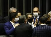 Eleição no Congresso deixa Bolsonaro refém do Centrão