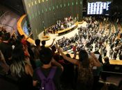 Após tumulto com manifestantes, sessão que aprecia a PEC 241 é reaberta