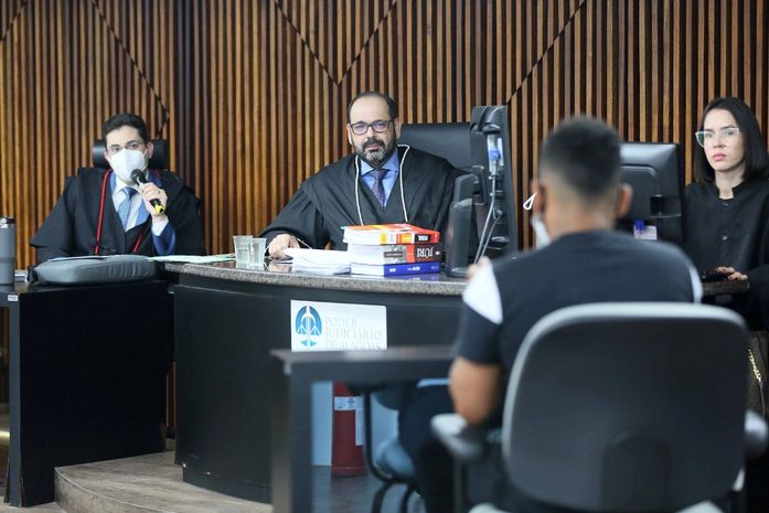 Diante da decisão soberana do júri, juiz Yulli Roter revogou as medidas cautelares contra o réu.