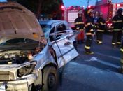 Motorista de caminhão avança sinal e passageiros de Uber ficam feridos em acidente