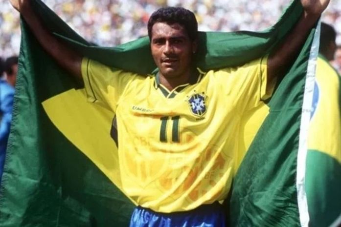 Justiça penhora imóveis de Romário por dívida de R$ 90 mil com Dunga