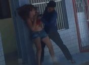 Vídeo: mulher reage a roubo e entra em luta corporal com suspeito; dois foram presos