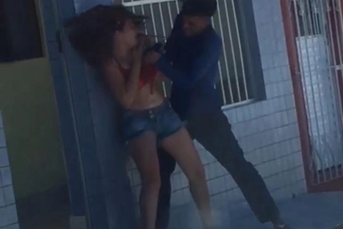 Vídeo: mulher reage a roubo e entra em luta corporal com suspeito; dois foram presos