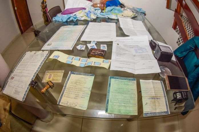 Doze pessoas são presas e um menor apreendido acusados de homicídio, roubo e estelionato