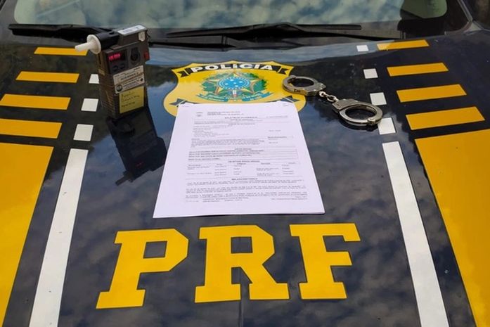 Homem é preso por embriaguez ao volante após provocar acidente envolvendo três carros na BR-104