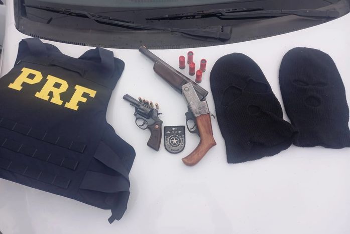 Pai e filho são presos com armas dentro de carros na BR-316, em AL