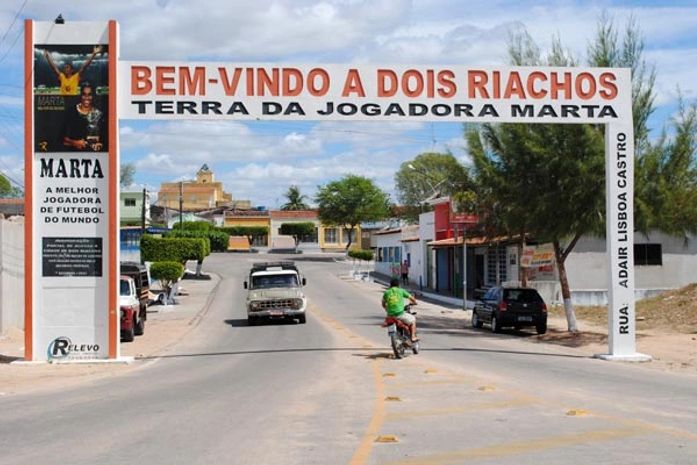 Bandidos explodem agência bancária e invadem Correios em Dois Riachos