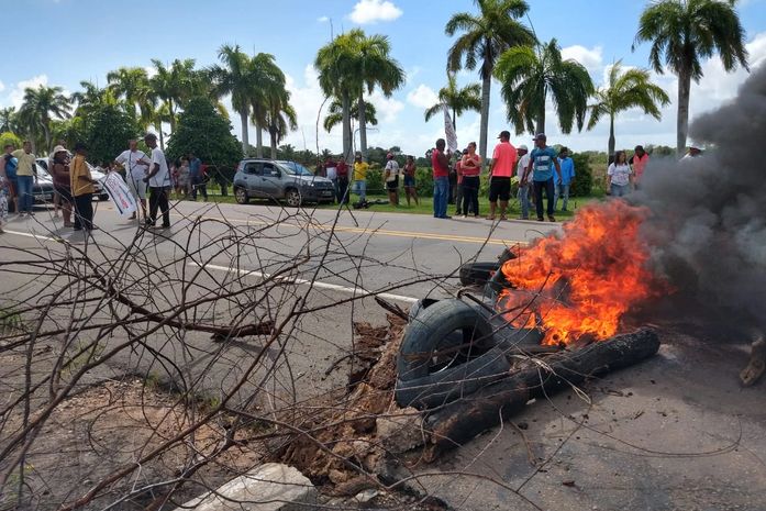 Rodovia BR-101 é totalmente interditada por manifestantes em Campo Alegre