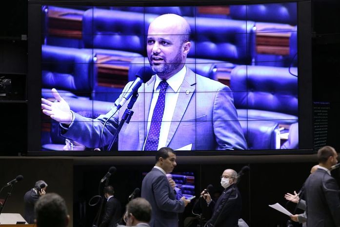 Maioria dos deputados participou da sessão via internet