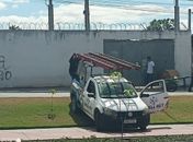 Carro de empresa de internet é flagrado invadindo ciclovia em Arapiraca; Veja vídeo
