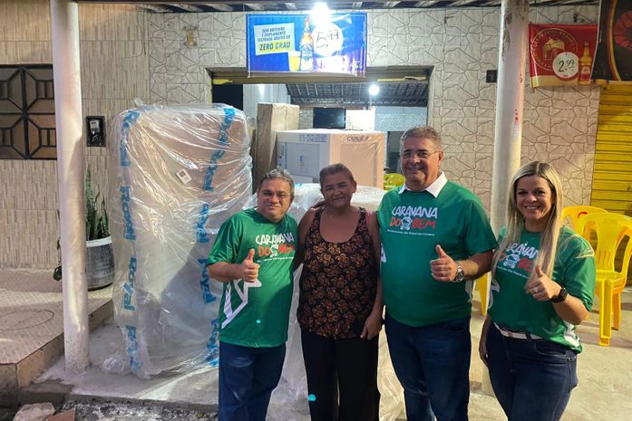 Prefeito de São Miguel dos Campos realiza entrega de móveis a vítimas das fortes chuvas
