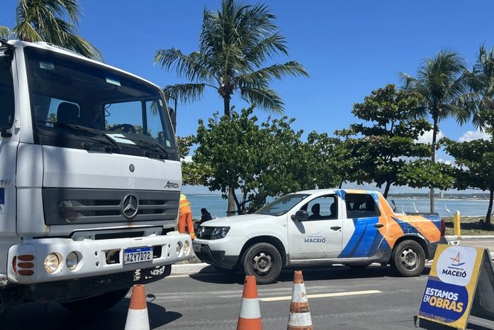 Serviço de drenagem interdita trecho próximo ao estacionamento de Jaraguá, nesta quarta (28)