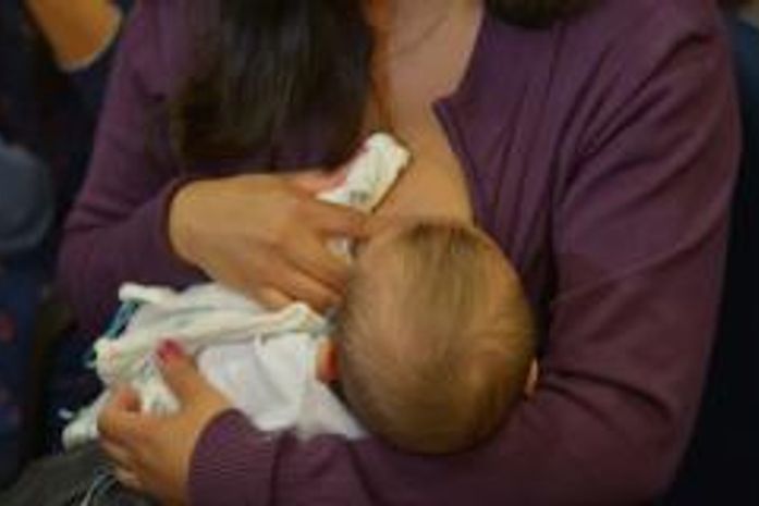 Bebês que ficam seis meses ao lado da mãe têm reduzidas as chances de contrair doenças