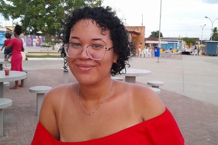 Realização de sonho: após história de superação, alagoana de 18 anos lança primeiro livro