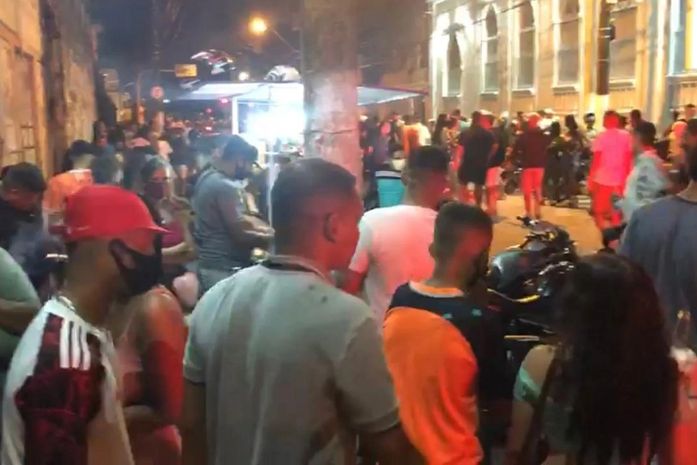 Polícia encerra festa clandestina com quase mil pessoas no Jaraguá