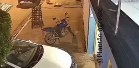 Idoso perde controle ao manobrar carro em garagem e atropela e mata esposa em Arapiraca