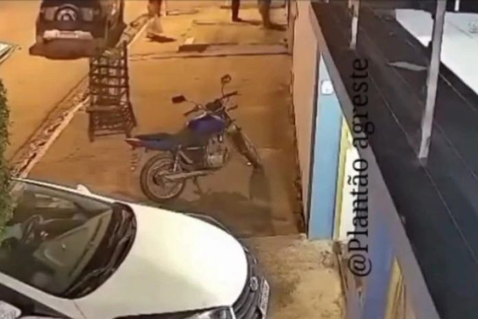 Idoso perde controle ao manobrar carro em garagem e atropela e mata esposa em Arapiraca