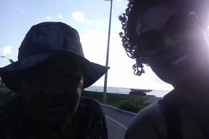 Fico pensando na Quitéria, e na solidão dos mundos que ela vive.