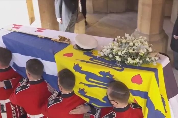 Família real britânica se despede de príncipe Philip; veja imagens do cortejo