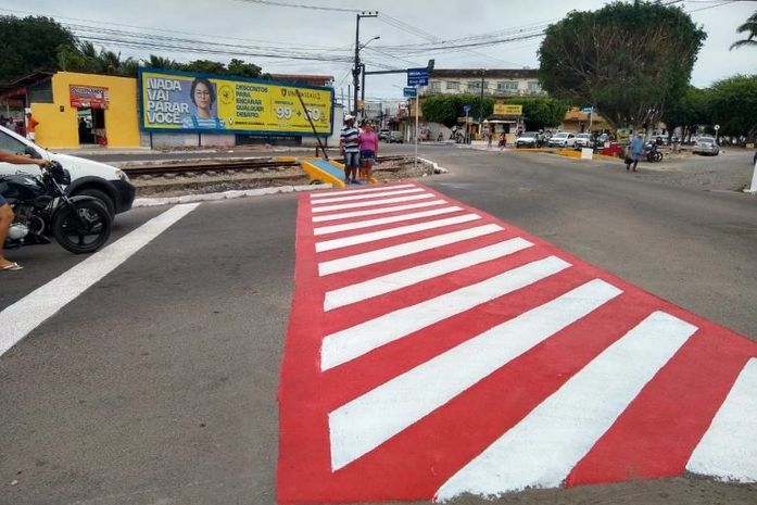 Prefeitura de Arapiraca constrói transversais para pedestre na Rua Maurício Pereira