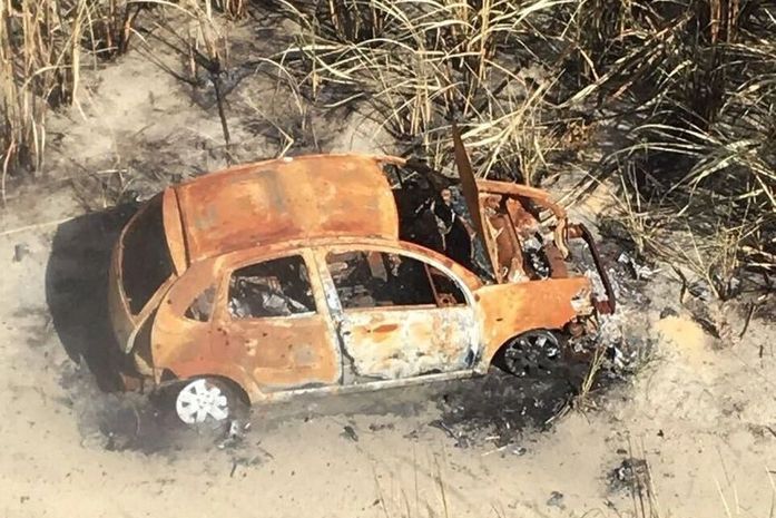 Polícia encontra corpo carbonizado dentro de veículo