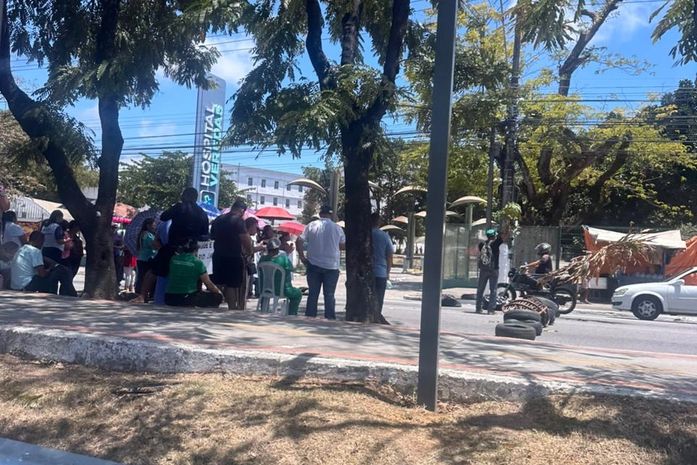 Trabalhadores do Veredas voltam a fechar Fernandes Lima na terceira semana de greve
