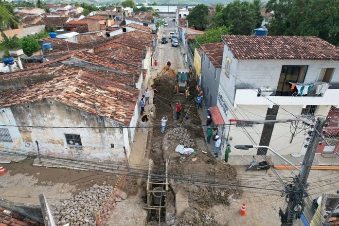 Obra de esgotamento sanitário vai melhorar qualidade de vida de moradores da parte baixa de Penedo