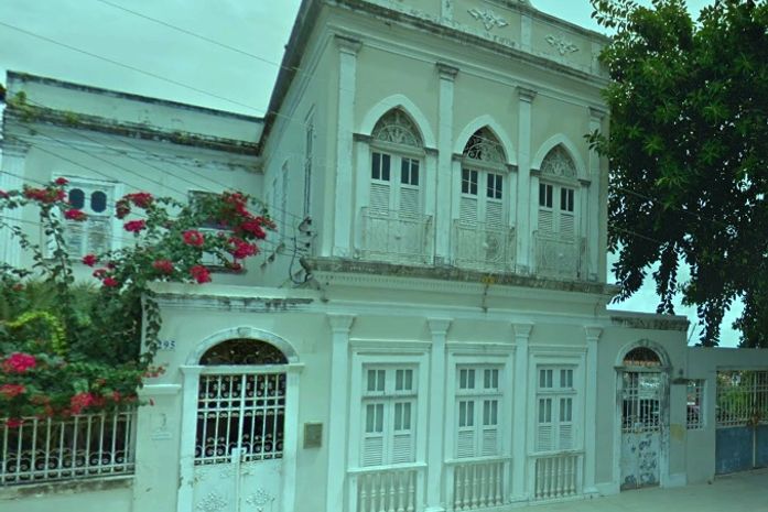 Homem invade antiga residência de arcebispo de Maceió, faz três reféns e foge levando dois celulares