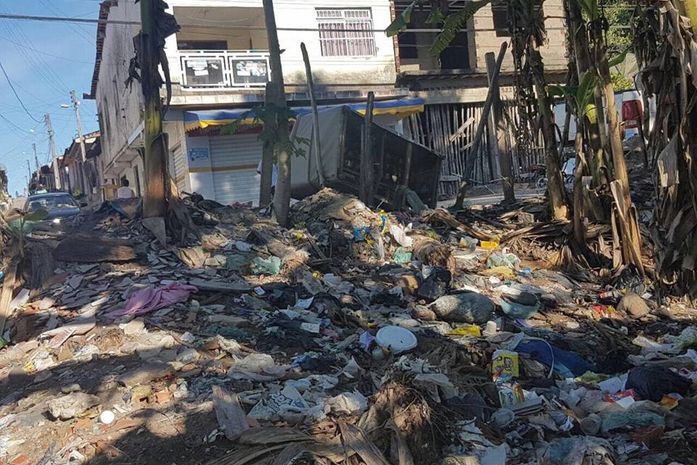 Moradores de Messias sofrem com a falta de coleta de lixo