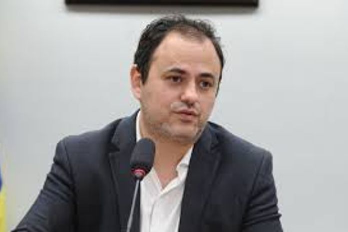 Desafeto de Arthur Lira, deputado que fez greve de fome na Câmara reúne centenas de pessoas em Maceió