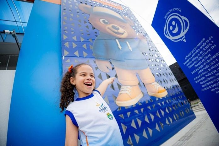 Rotina em primeira escola pública municipal bilíngue transforma o dia a dia de estudantes no Graciliano Ramos