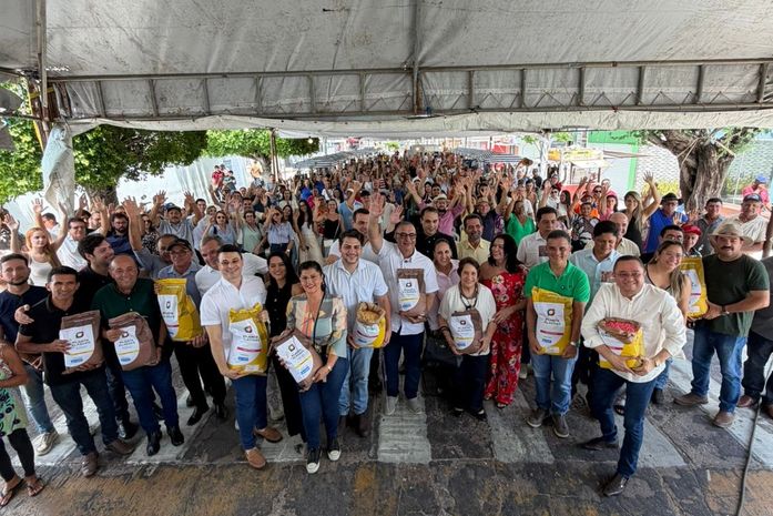 Eduardo Bulhões e Marcelo Melo entregam mais de 18 toneladas de sementes para beneficiar 1.200 agricultores santanenses