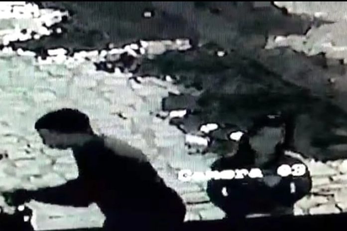 Vídeo: Casal rende motociclista e foge levando veículo na parte alta de Maceió