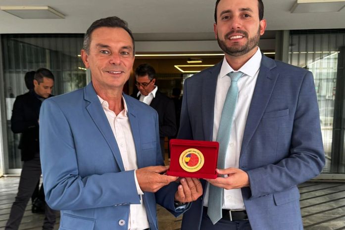 Em Brasília, prefeito de Anadia recebe Selo Ouro do Compromisso Nacional com a Alfabetização