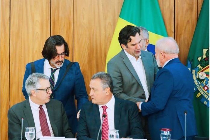 Isnaldo conversa com Lula e é a ponte entre deputados e ministros