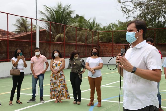 Prefeitura assina ordem de serviço para a construção de nova praça, na Rua dos Cajueiros